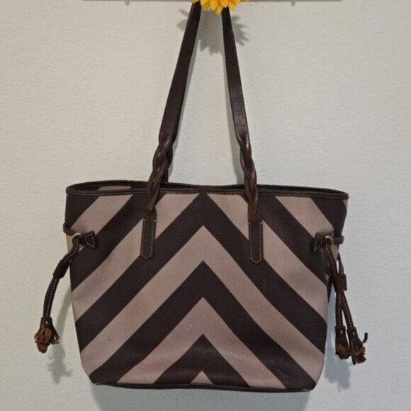Dooney & Bourke chevron tote bag - Picture 1 of 11